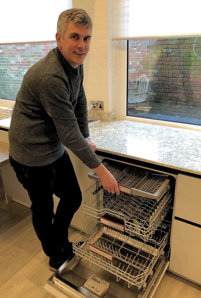 The Neff S515T80D1G has two flexible baskets and a special cutlery drawer for easy loading and unloading